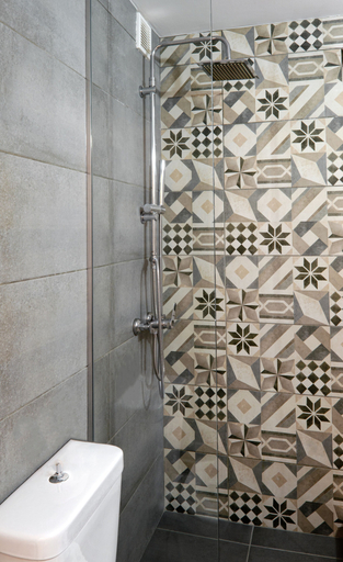 Bathroom 5, Laza Beach Inn, Attica