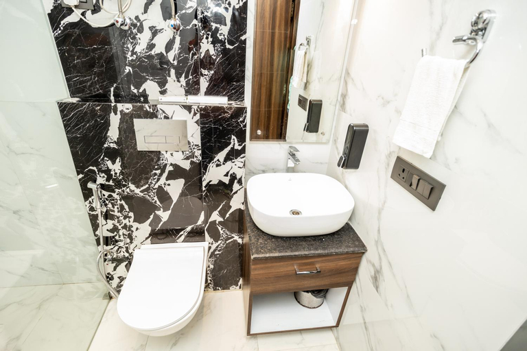 Bathroom 9