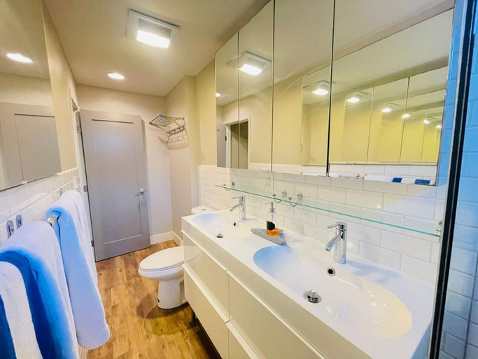 Bathroom, Modern 1Bd Famous Venice 10B, Los Angeles
