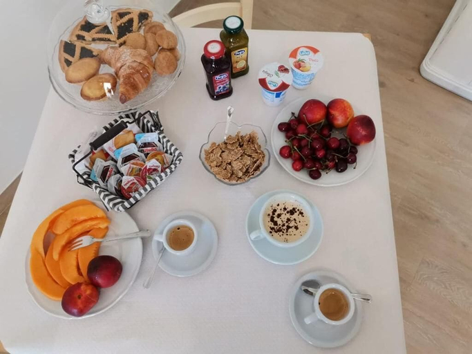 Food & Drinks 5, Paluna, Lecce