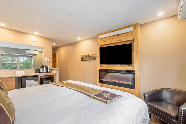 Room 5, Solitude Mills Lake 204 - Estes Park 1 Bedroom Studio by RedAwning, Larimer