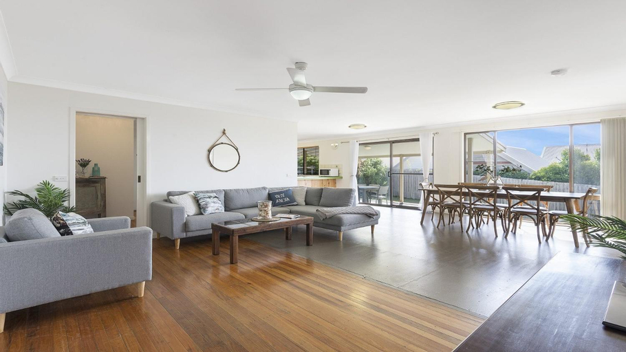 Others 5, Bailey's Beach House, Ballina