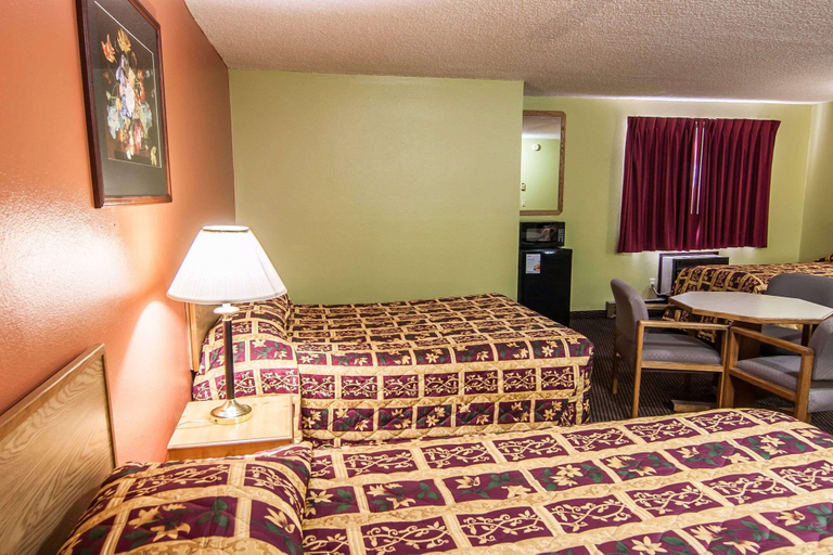 Bedroom 4, Rodeway Inn Willamette River, Benton