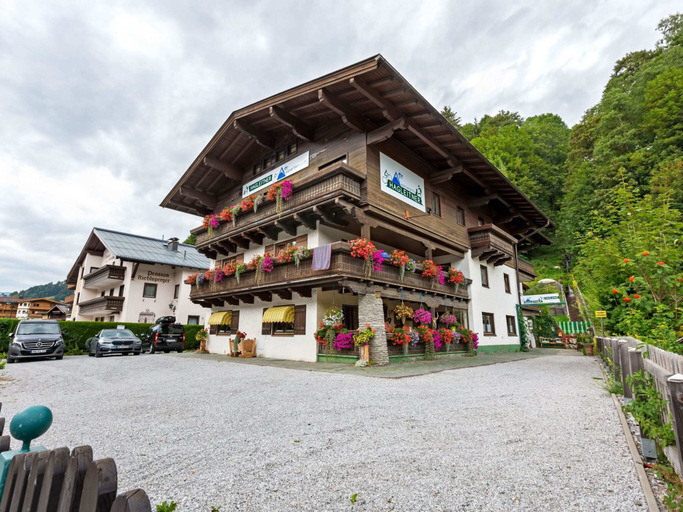 Exterior & Views 1, Spacious Apartment in Saalbach-hinterglemm near Ski Area, Zell am See