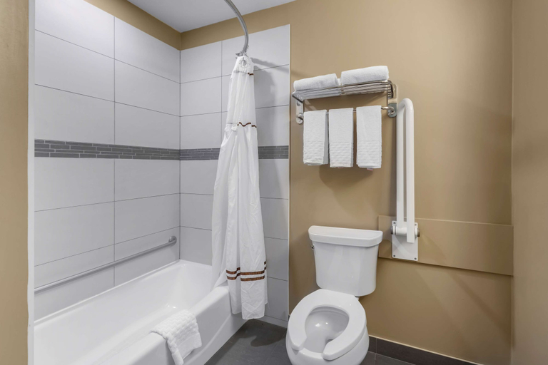 Bathroom 4, Best Western Plus Fort Saskatchewan Inn & Suites, Division No. 11