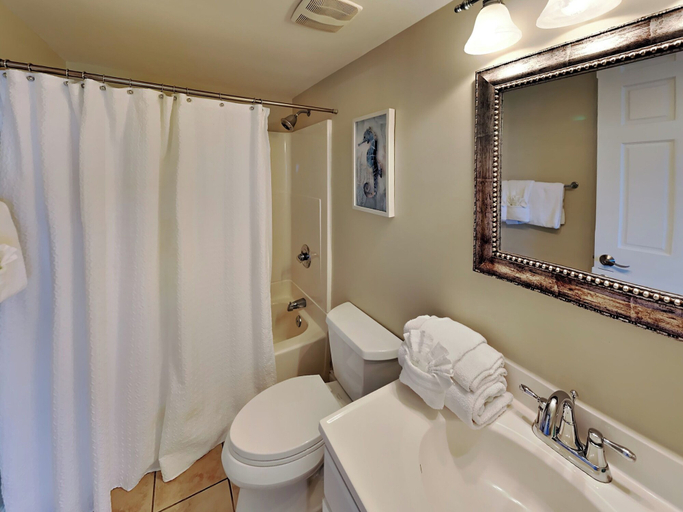 Bathroom 3, Ocean Breeze East by Southern Vacation Rentals, Escambia