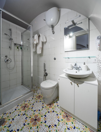 Bathroom 4, Palazzo il Convento, Napoli