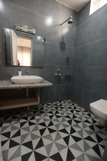 Bathroom, Krita Retreat, Dehradun