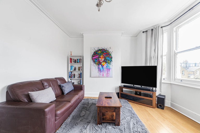 Others 5, Bright West Ealing Abode, London