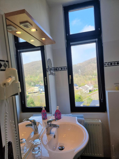 Bathroom 4, WELLNESS Hotel UHLENBERG, Euskirchen