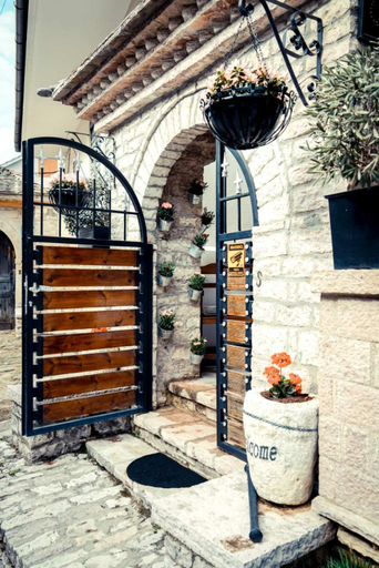 Others 5, Hotel Domino, Gjirokastrës