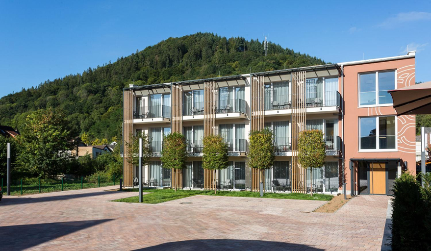 Exterior & Views
