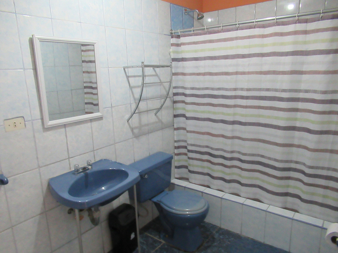 Bathroom 4, Kurmi House Lima Airport, Callao