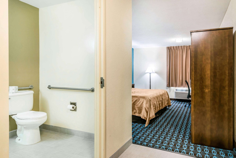 Bathroom 4, Quality Inn Loudon-Concord, Merrimack