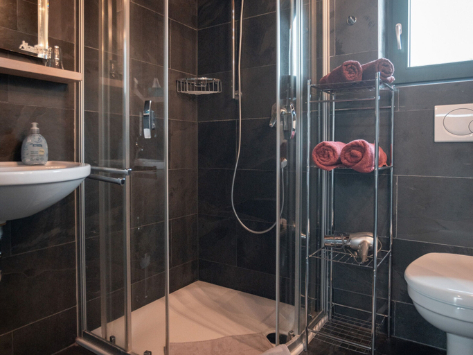 Bathroom 4, Ferienhaus mit Sauna im Bayerischen Wald, Regen