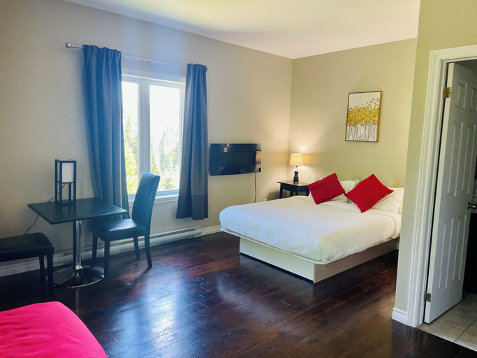 Bedroom 2, AUBERGE RIVIÈRE NOIRE, Matawinie