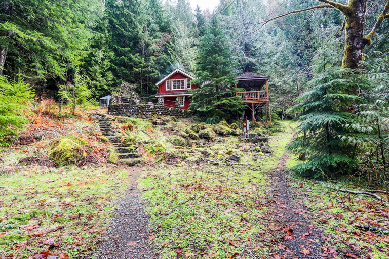 Swedish Stuga Vacation Rental, Clackamas