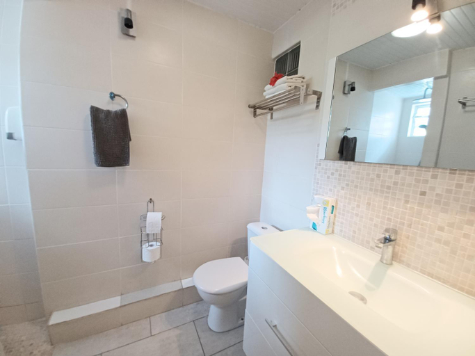Bathroom 3, La Rose du Bresil Marie-Galante, Capesterre-de-Marie-Galante