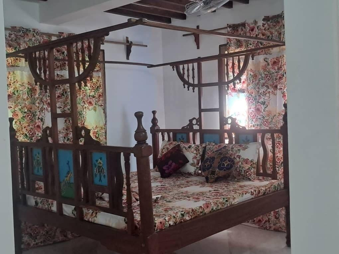 Bedroom, Jozani biosphere village, Kusini