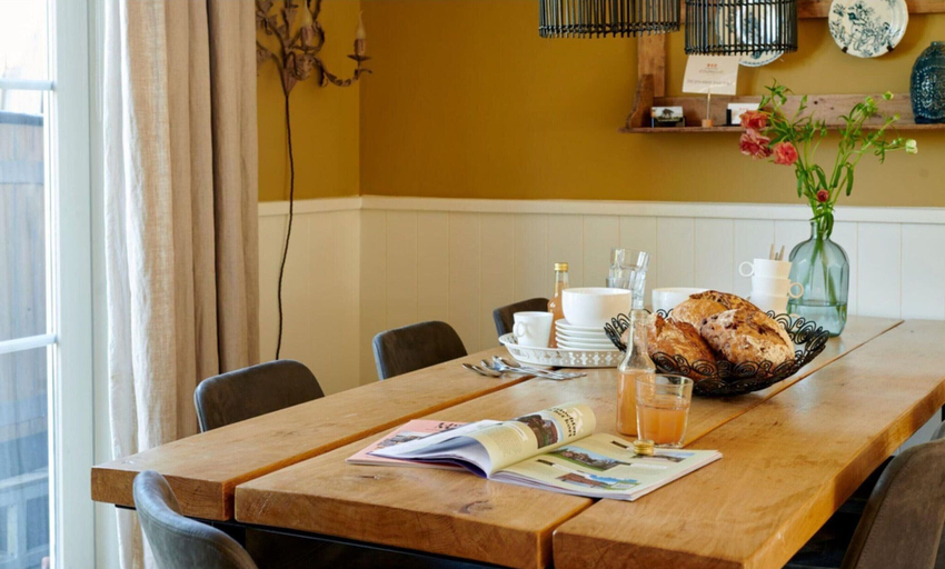 Dining 5, Holiday Home in Baarlo With Wood-fired Hot Tub, Maasbree