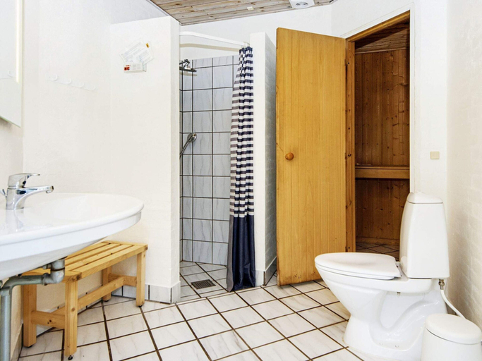 Bathroom 3, 4 Star Holiday Home in Glesborg, Norddjurs