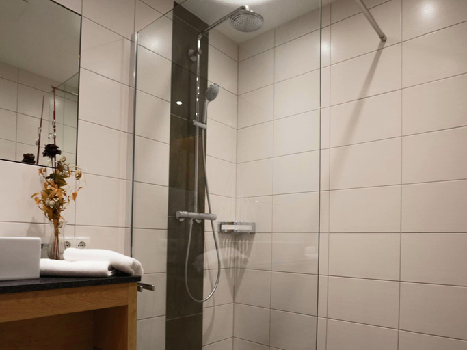 Bathroom 3, Apartment in Mayrhofen near Ski Lifts, Schwaz