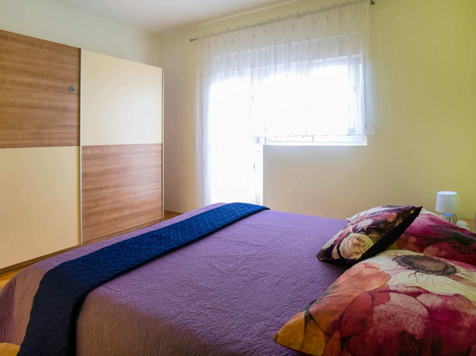 Bedroom 2, Simplistic Apartment in Vir With Garden, Vir