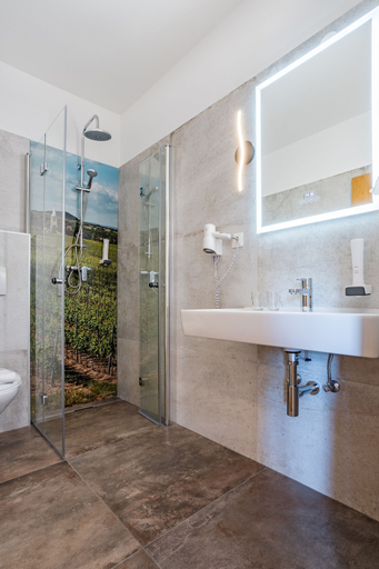 Bathroom 3, Das Blaufränkisch Weinhotel & Restaurant, Oberpullendorf