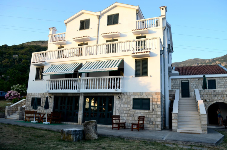 Others 3, Apartmani Dragovic
