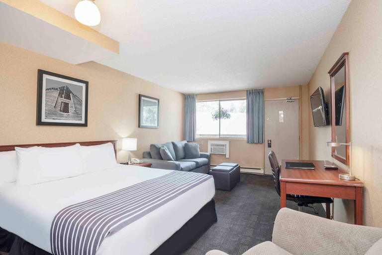 Bedroom 3, Sandman Inn Princeton, Okanagan-Similkameen