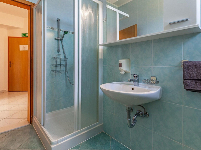 Bathroom 4, Banjole Family Fun Retreat, Medulin