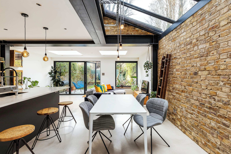 Food & Drinks, Spacious and Charming Brixton Home, London