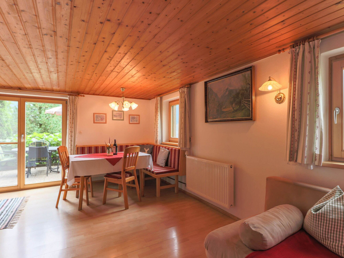 Others 4, Cozy Holiday Home in Piesendorf near Ski Area, Zell am See
