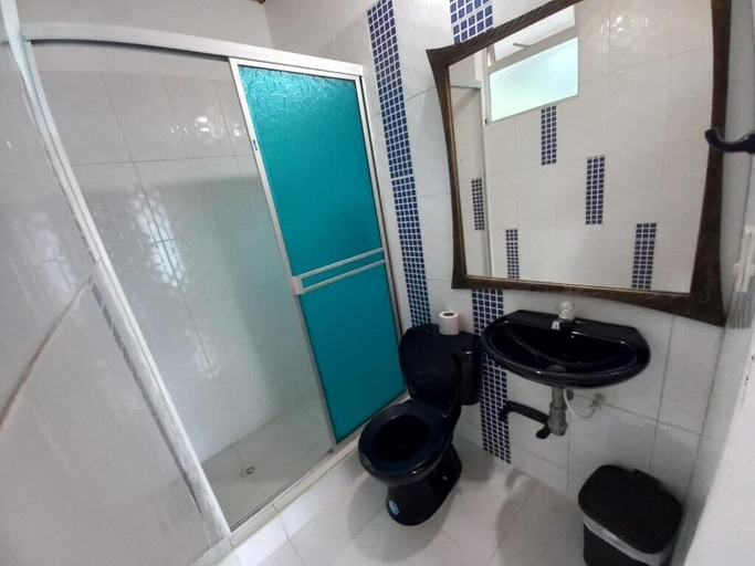 Bathroom, Sede campestre PEÑA NEGRA, Tena