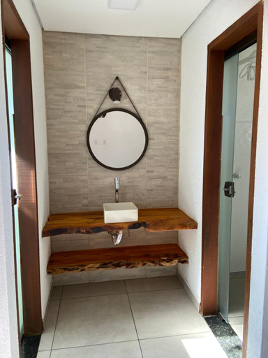 Bathroom 3, A Mi Manera Pousada , cerveja propria e Bistro !, Brumadinho
