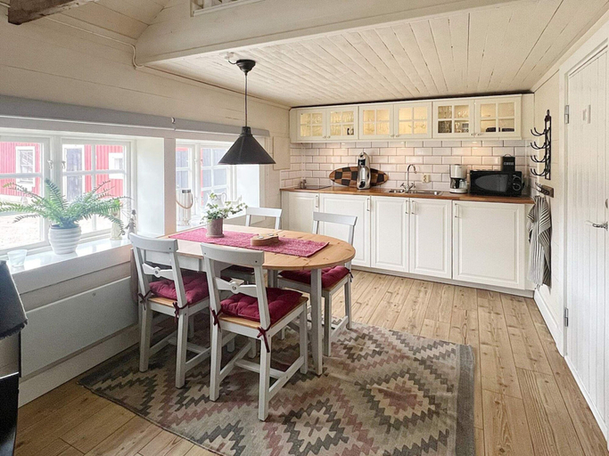 Dining 5, 4 Star Holiday Home in Vaxjo, Alvesta
