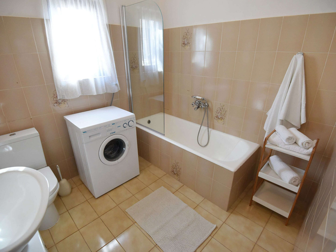 Bathroom, Scenic Apartment in Maslenica With Terrace, Jasenice