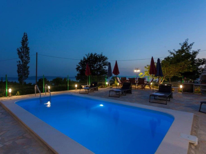 Sport & Beauty 3, Villa in Tucepi with Pool near Seabeach, Tučepi