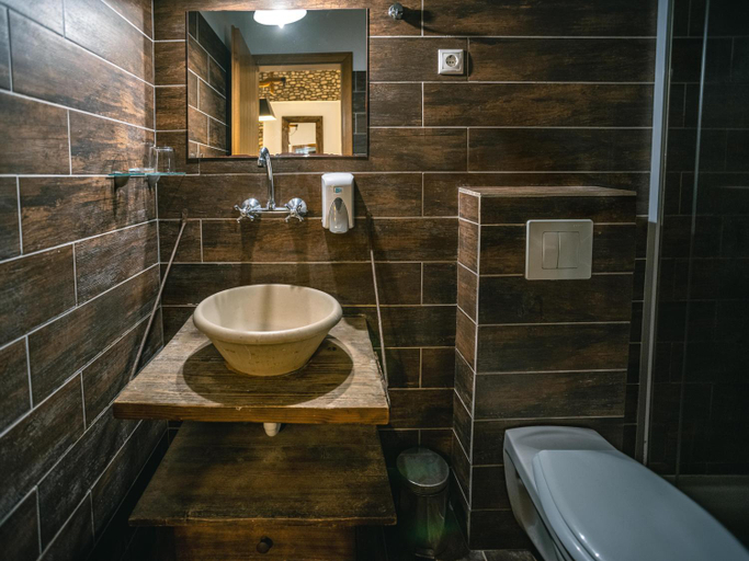 Bathroom 2, Regi Posta Hotel es Etterem, Debrecen
