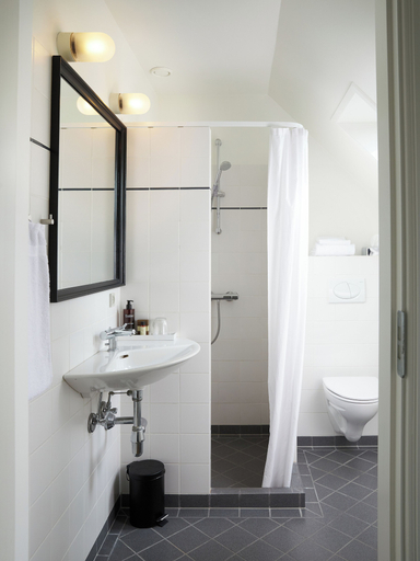 Bathroom 5, Gl. Avernæs Sinatur Hotel & Konference, Assens