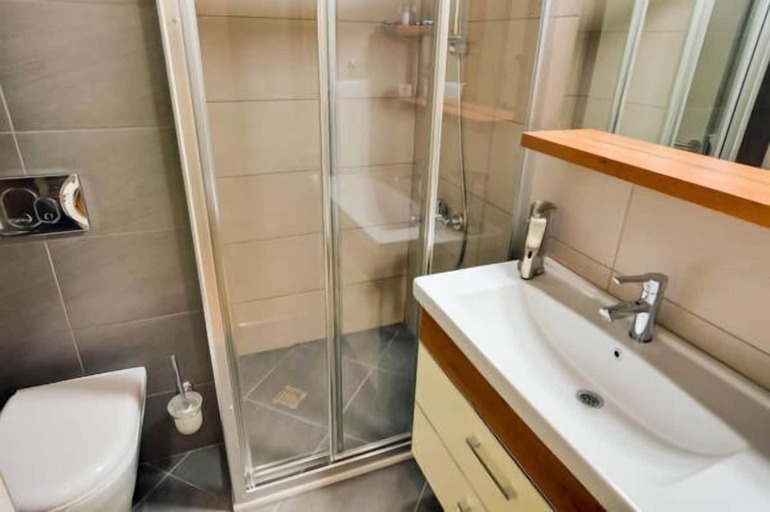 Bathroom 5, Upart Home, Merkez