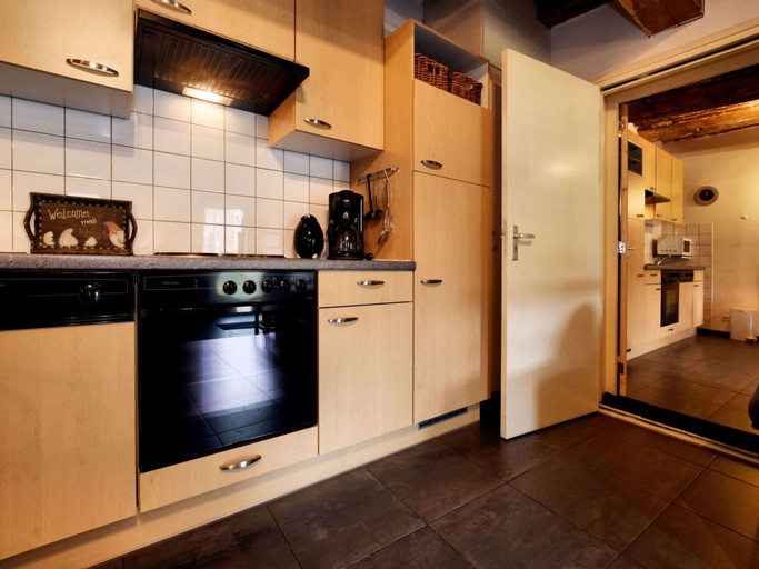 Others 5, Nice Apartments in a Monumental Square Farm, Liège