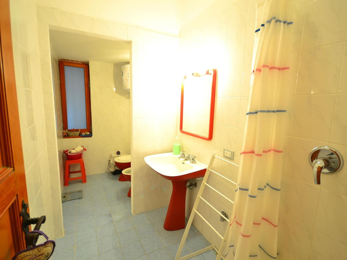 Bathroom 4, Belvilla by OYO il Portico, Catania