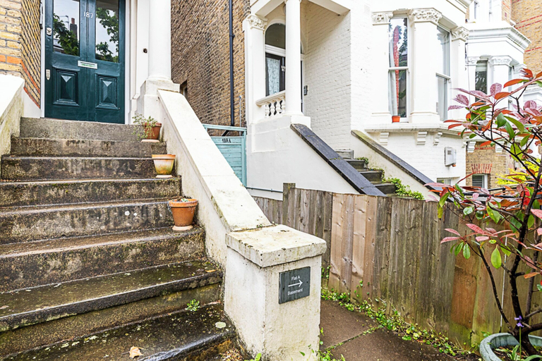 Exterior & Views 2, Cosy and Modern Battersea Home, London
