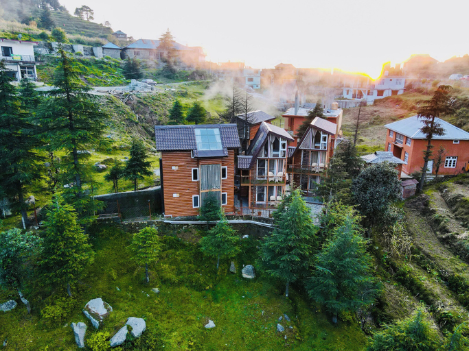 Exterior & Views
