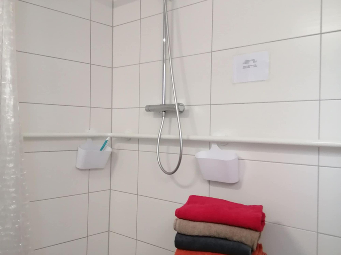 Bathroom 3, Sonnige Wohnung in Bad Driburg mit Garten, Höxter