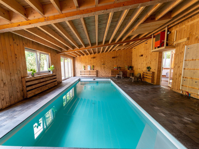 Sport & Beauty 4, Mansion with Pool & Bar, Liège