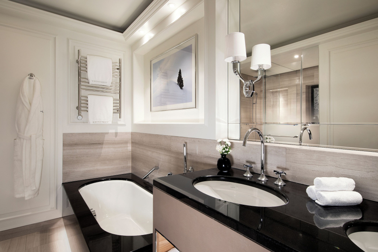 Bathroom 5, Grand Hotel Kronenhof, Maloja