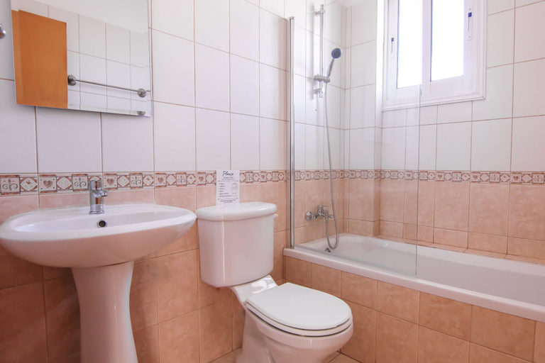 Bathroom 3, Phaedrus Living: Universal City Flat Alina