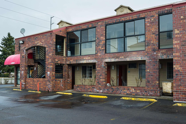 Exterior & Views 20